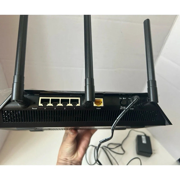 NETGEAR Nighthawk AC1750 R6700V3 Smart WiFi Router - Picture 2 of 6